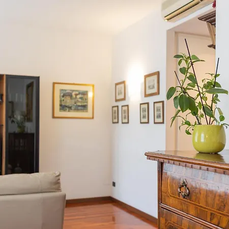 Flower - Royal Welcome Apartment *